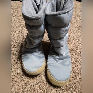 *Size 7/8* Old Navy* Gray Boots with Soft Bottom and Warm Liner Inside*